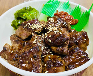 角切り牛ハラミ丼